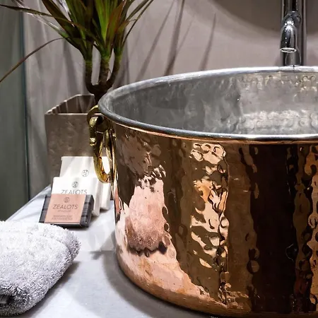 Estia Boutique Aparthotel 4*