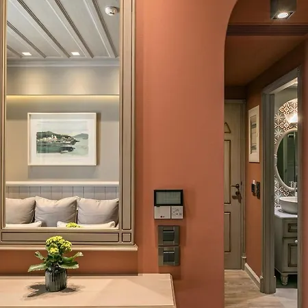 Estia Boutique Aparthotel 4*