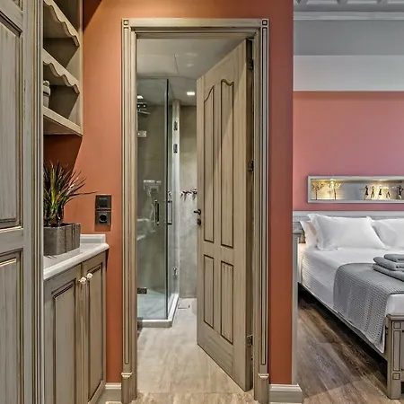 Estia Boutique Aparthotel 4*
