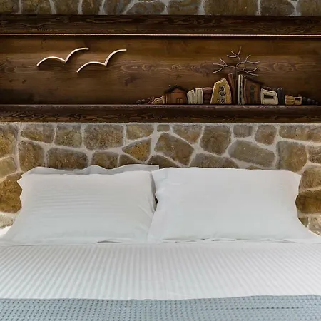 Estia Boutique Aparthotel 4*